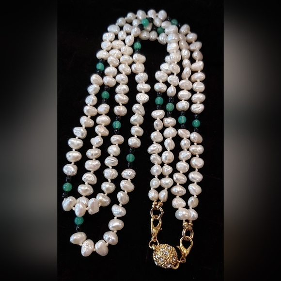 21" Double Strand, Genuine Freshwater Pearls with Real Onyx & Chrysoprase Beads - Picture 3 of 7